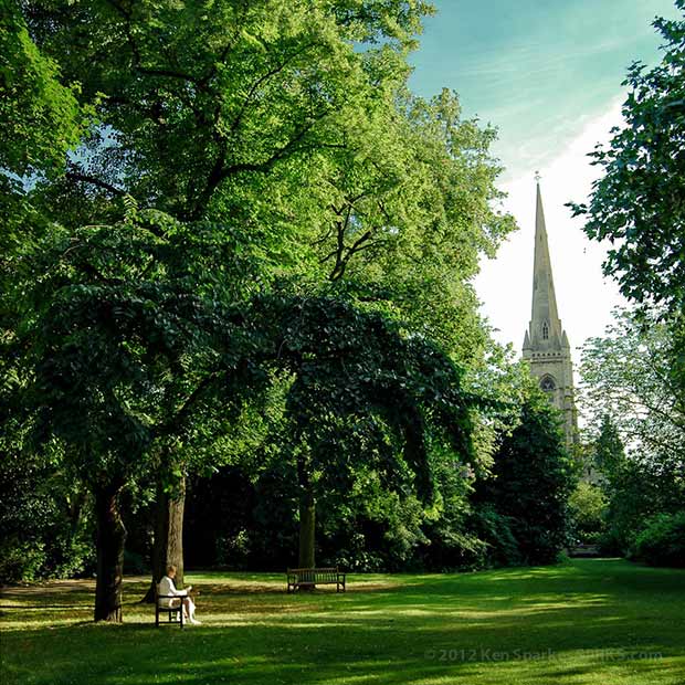 Warwick Square garden, July 2008 (photo © Ken Sparkes)